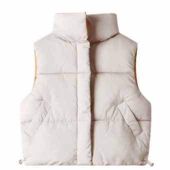 We zien een beige mouwloos donsjack voor kinderen op een witte achtergrond.