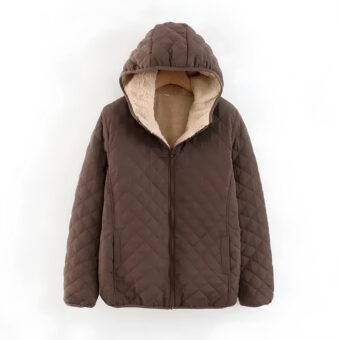 Bruin donsjack met capuchon en beige voering op een witte achtergrond.