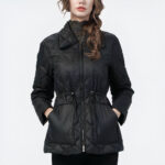 Slim-fit gewatteerd damesjack in zwart