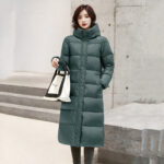 Groen gewatteerd damesjack met warme capuchon.