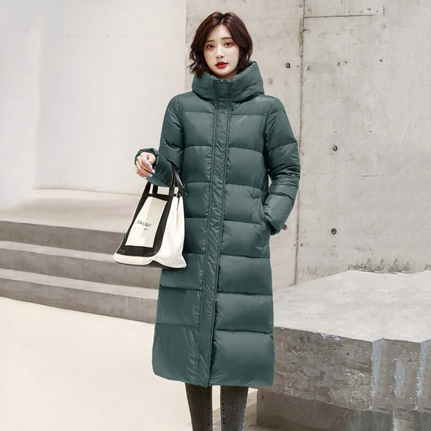 Groen gewatteerd damesjack met warme capuchon.