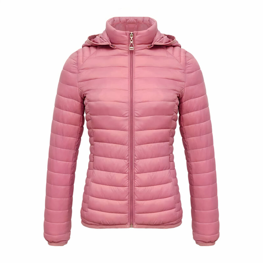 Fijn roze donsjack op een witte achtergrond.