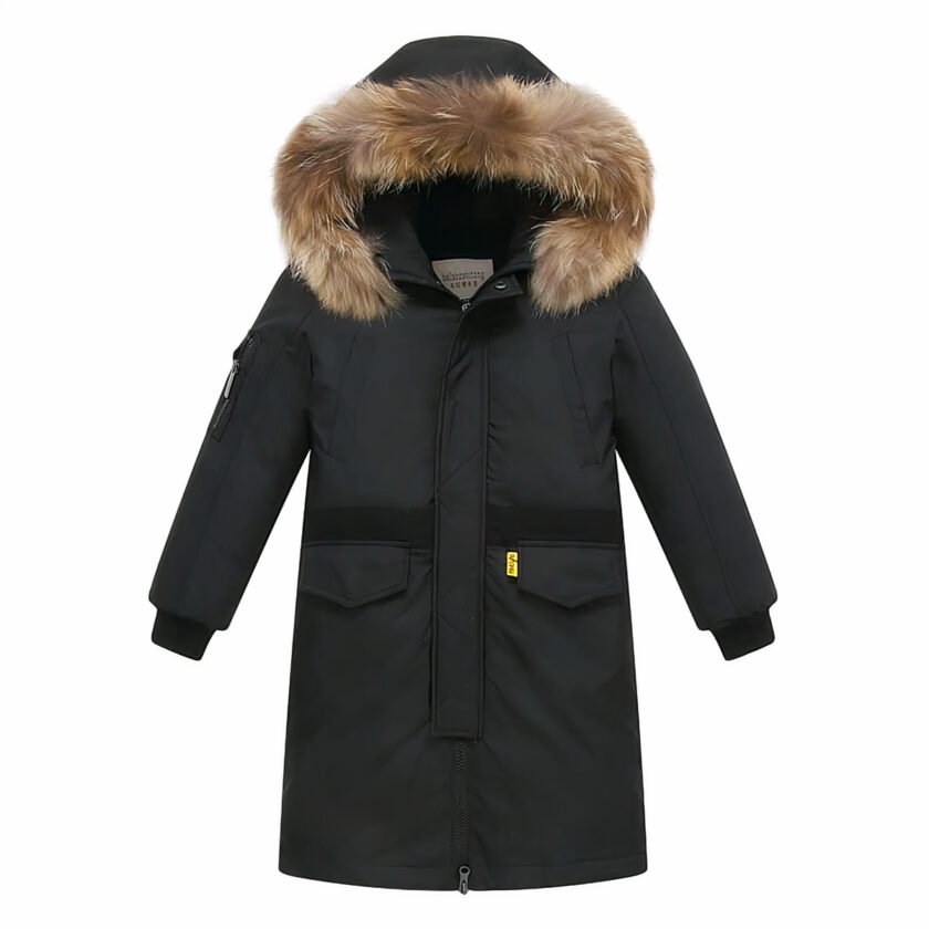 Zwart winterjack met hoge kraag voor tieners op een witte achtergrond.