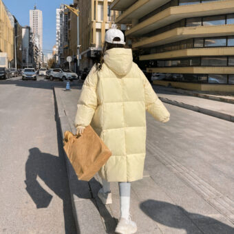 Geel donsjack voor dames, goede kwaliteit en zeer comfortabel.