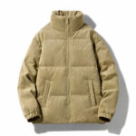 Beige ribfluwelen jasje met witte achtergrond