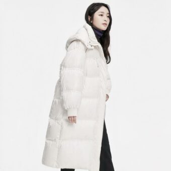 Damesjack met lange witte winddichte capuchon