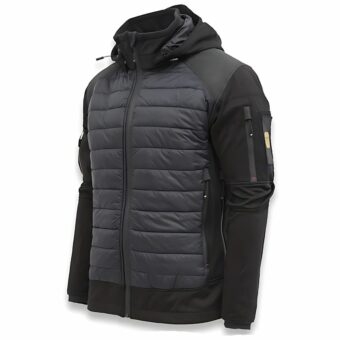 Zwarte technische herenjas voor wandelen, driekwart lengte, met gewatteerde voorkant en zwarte mouwen, capuchon en ritszakken op de mouwen.